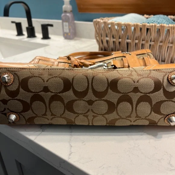 Coach satchell - Picture 2 of 4